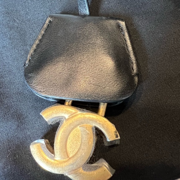 NEW Chanel CC Filigree Medium Vanity Case - Picture 16 of 16